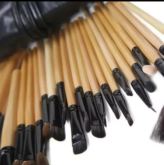 Bobby brown 24 piece brush set with pouch